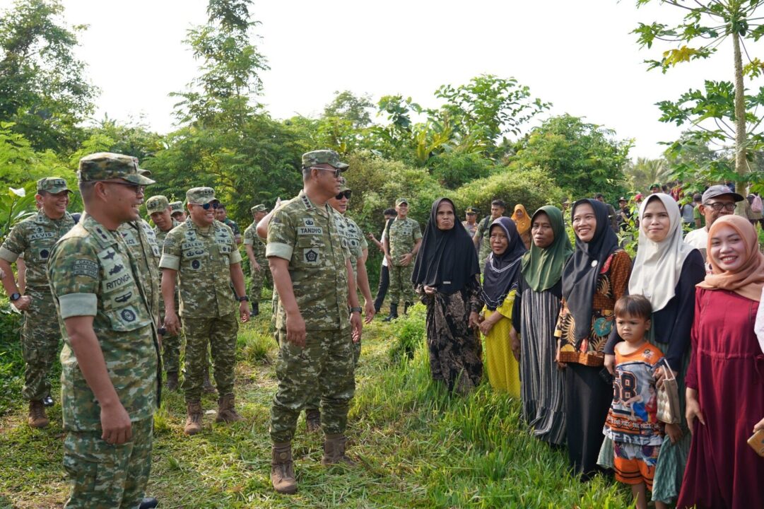 Wakasad Dampingi Wapang TNI Tinjau Program Strategis Pemerintah di Pandeglang