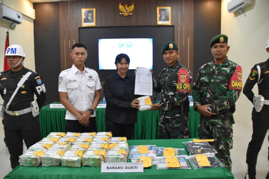 Satgas Pamtas Yonarhanud 1/PBC/1 Kostrad Gagalkan Penyelundupan Puluhan Kilo Narkoba