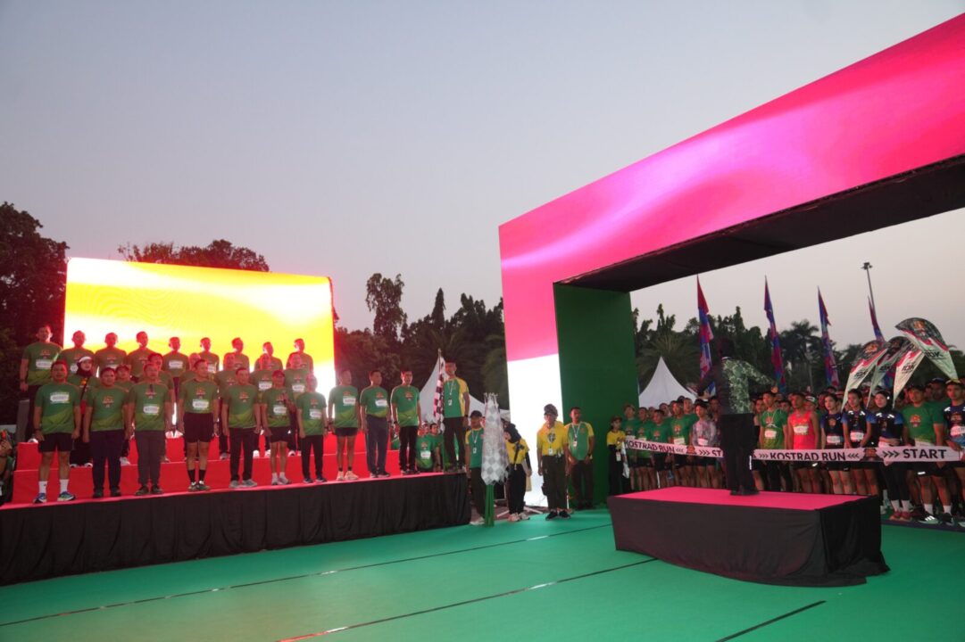 Meriahkan HUT ke-65 Kostrad, Kasad Lari Bersama 10 Ribu Peserta