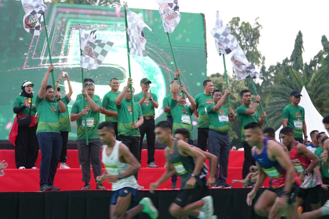 Meriahkan HUT ke-65 Kostrad, Kasad Lari Bersama 10 Ribu Peserta