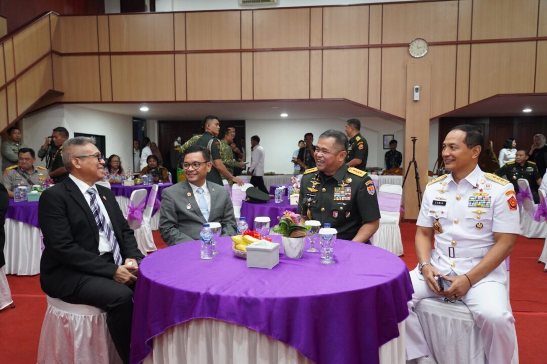 Perkuat Ketahanan Nasional, Kasad Dianugerahi Tanda Alumni Kehormatan Lemhannas RI