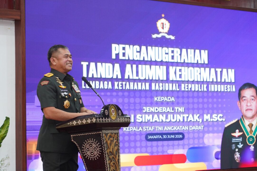 Perkuat Ketahanan Nasional, Kasad Dianugerahi Tanda Alumni Kehormatan Lemhannas RI