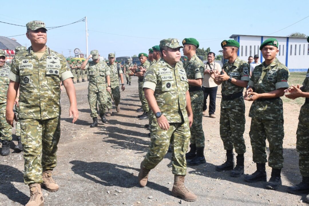 Pastikan Kesiapan Satuan, Wakasad Dampingi Menhan dan Wapang TNI Tinjau 3 Sat TP di Kodam IV/Diponegoro