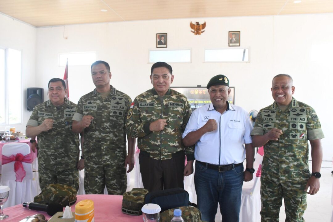 Pastikan Kesiapan Satuan, Wakasad Dampingi Menhan dan Wapang TNI Tinjau 3 Sat TP di Kodam IV/Diponegoro