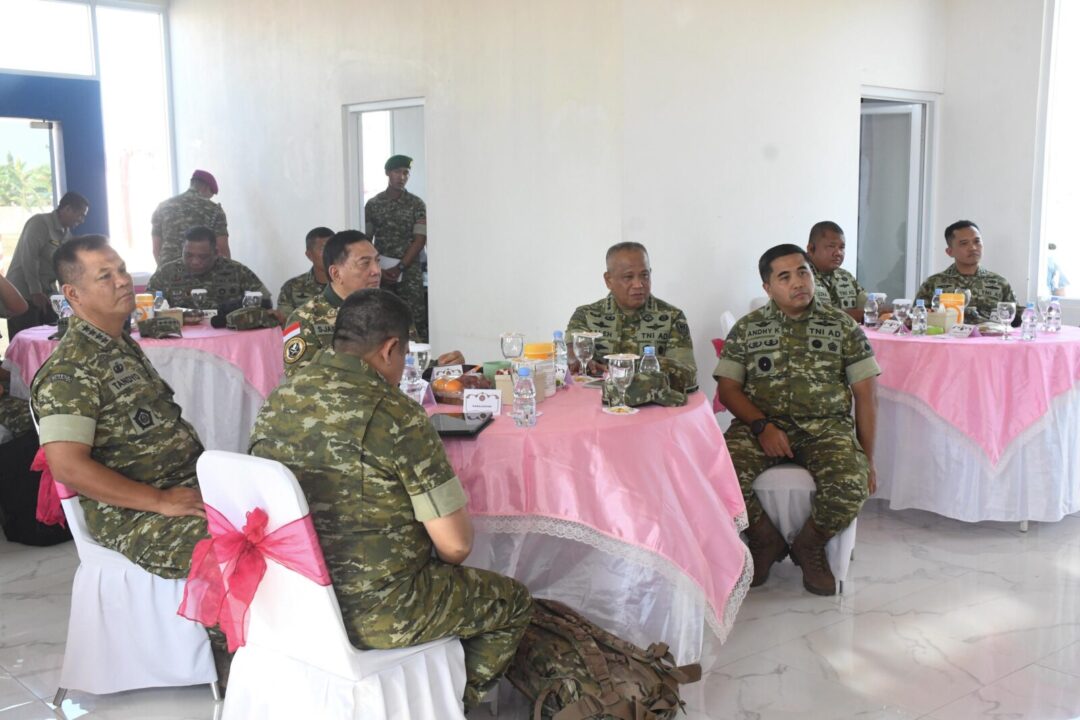 Pastikan Kesiapan Satuan, Wakasad Dampingi Menhan dan Wapang TNI Tinjau 3 Sat TP di Kodam IV/Diponegoro