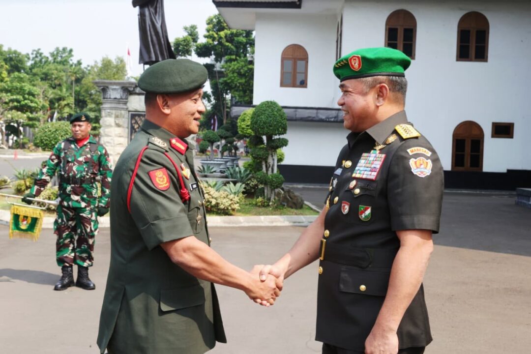 Perkuat Kemitraan Strategis, Kasad Terima Kunjungan Panglima Tentera Darat Malaysia
