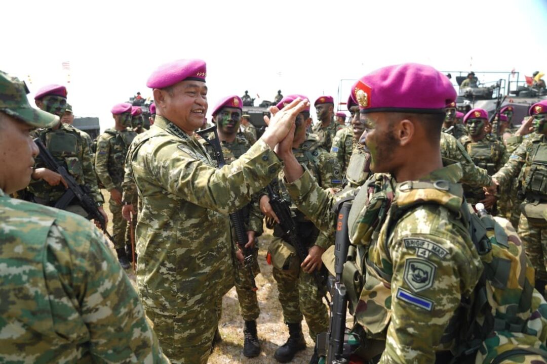 Kasad Dikukuhkan sebagai Warga Kehormatan Korps Marinir TNI AL