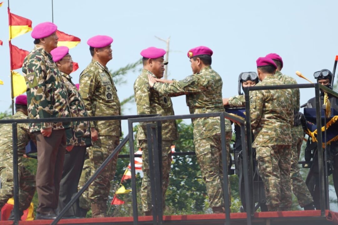 Kasad Dikukuhkan sebagai Warga Kehormatan Korps Marinir TNI AL