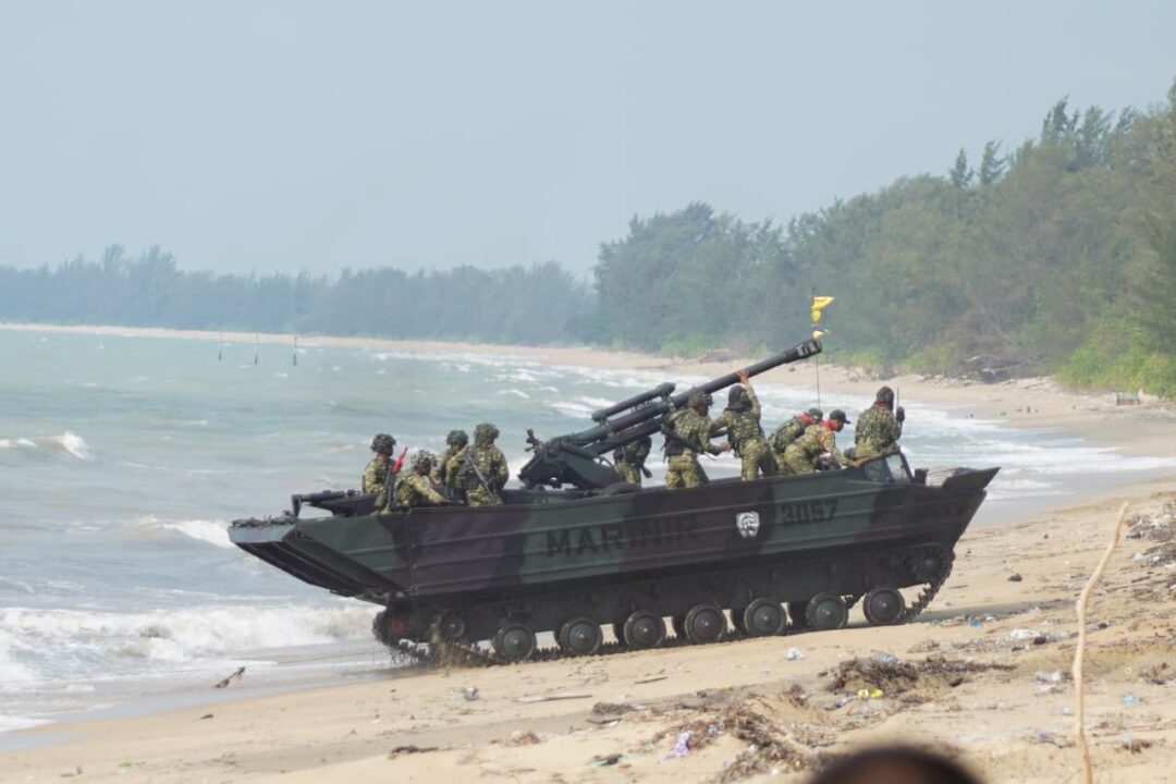 Kasad Dikukuhkan sebagai Warga Kehormatan Korps Marinir TNI AL