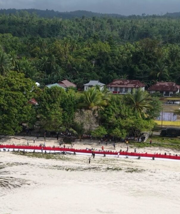 Dari Pesisir Aboru, 500 Meter Merah Putih Berkibar untuk Indonesia