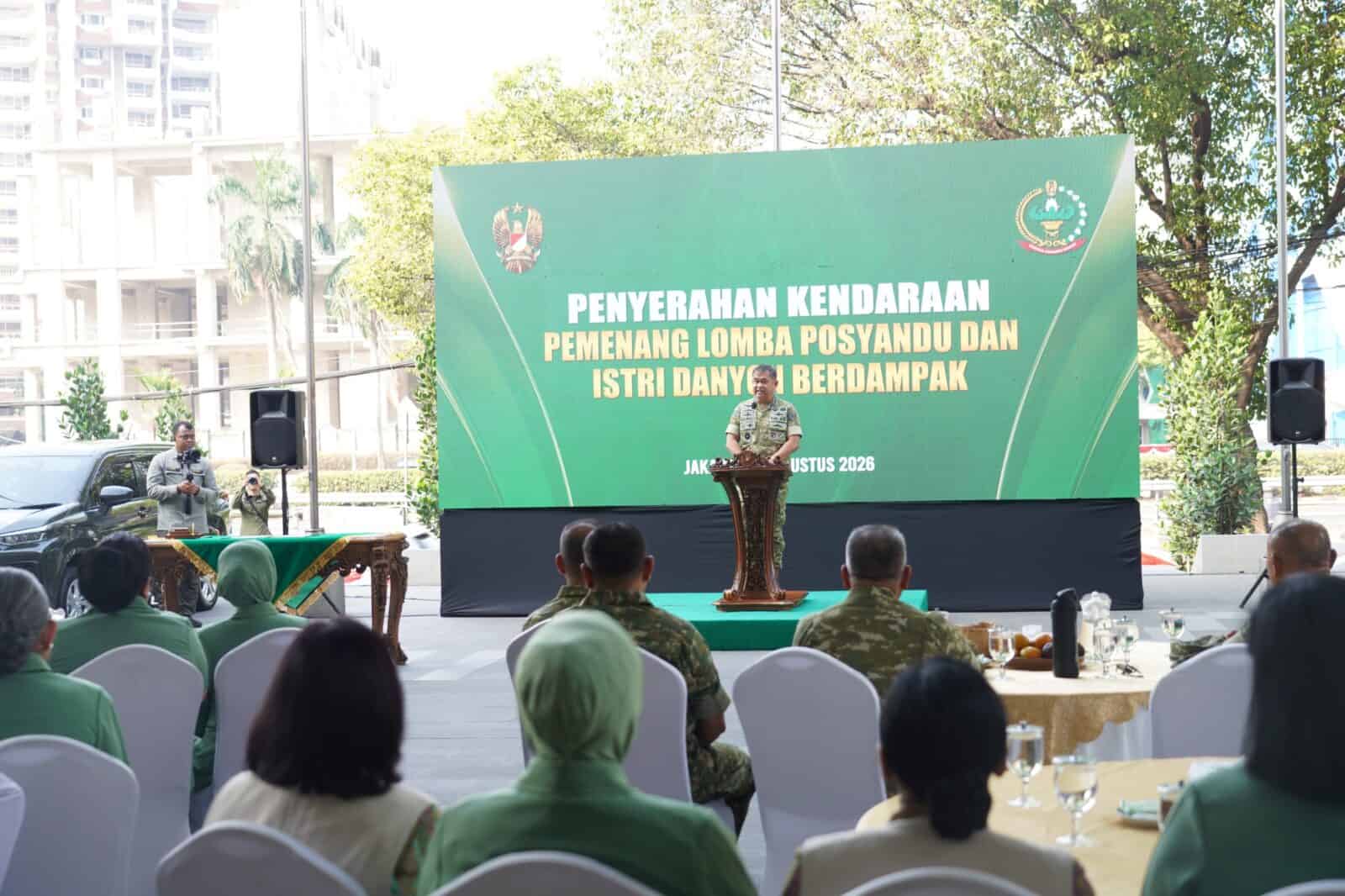 TNI AD Serahkan Kendaraan kepada Pemenang Lomba Posyandu dan Istri Danyon Berdampak