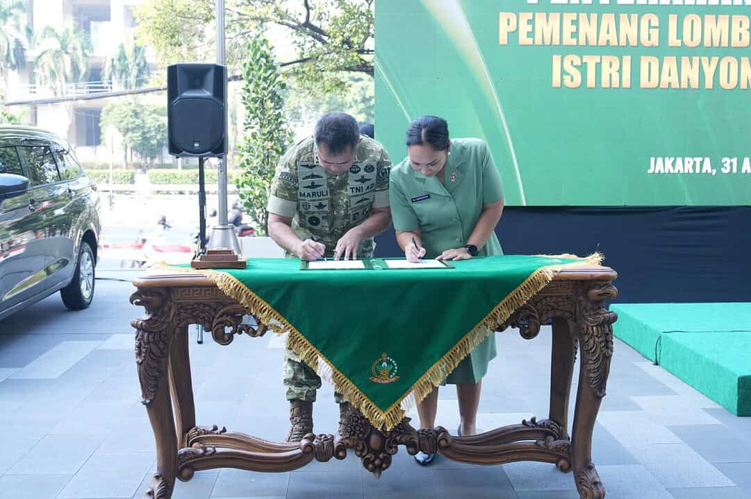 TNI AD Serahkan Kendaraan kepada Pemenang Lomba Posyandu dan Istri Danyon Berdampak