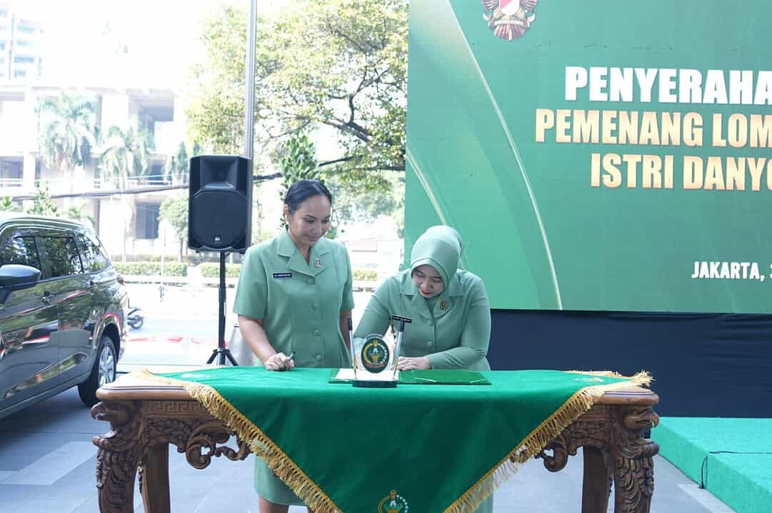 TNI AD Serahkan Kendaraan kepada Pemenang Lomba Posyandu dan Istri Danyon Berdampak