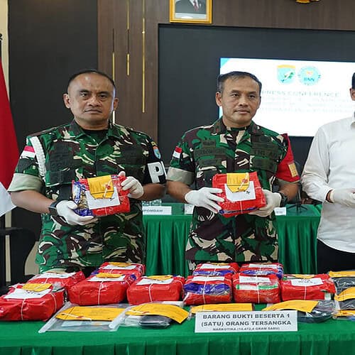 Sukses Gagalkan Penyelundupan Narkoba di Perbatasan, TNI AD Serahkan 16,4 Kg Sabu ke BNNP Kalbar