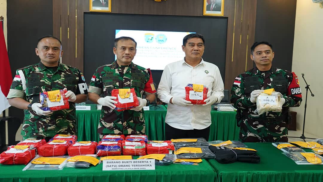 Sukses Gagalkan Penyelundupan Narkoba di Perbatasan, TNI AD Serahkan 16,4 Kg Sabu ke BNNP Kalbar