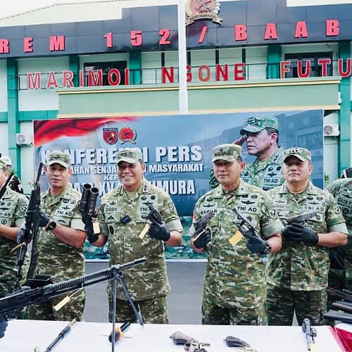 Pendekatan Prajurit Berbuah Kepercayaan, Masyarakat Sukarela Serahkan 75 Senjata